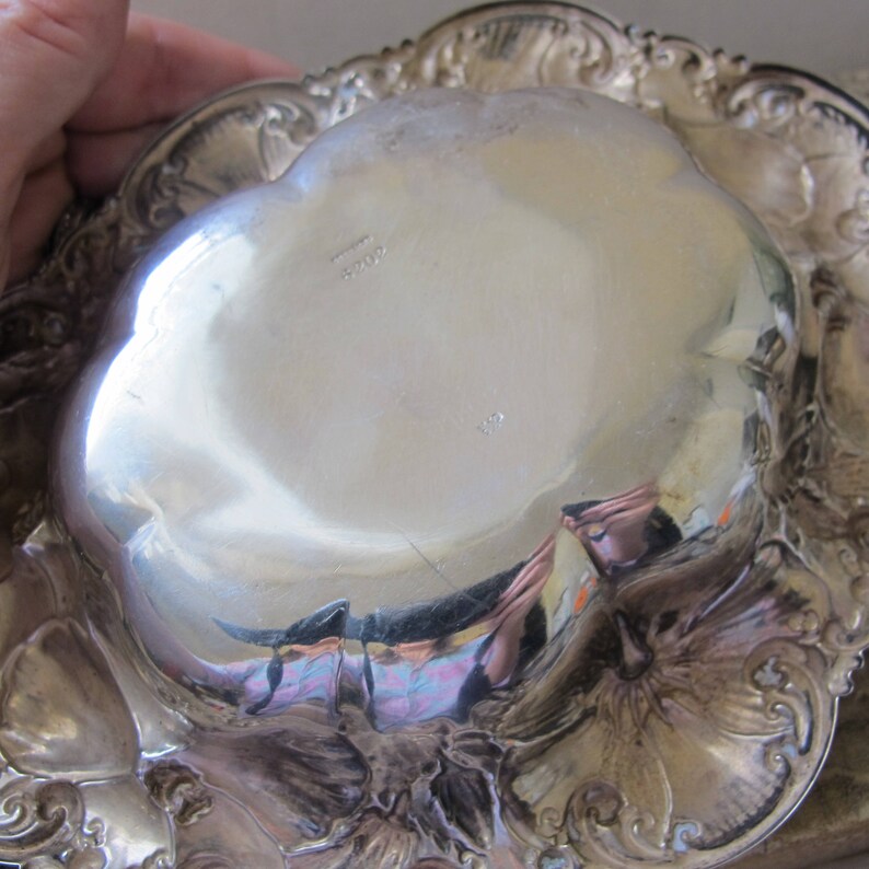 Bonbon Dish Bowl,Engraved Monogram MM or WW Hallmarked /& Stamped Sterling 6202 Signed Whiting Bros Sterling Silver Repousse Floral Dish