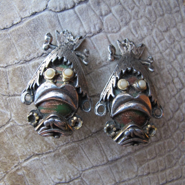 Voodoo Witch Doctor Figural Designer-Style Vintage Earrings. Silver Tone Art Glass, FIGURAL Collectible, HAR Hobe Selro Worth Carnegie Style