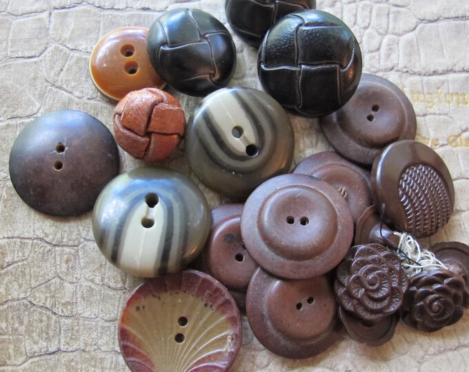 Mixed Lot of Vintage Brown Tone Buttons: Plastic, Leather Look, 1 ...