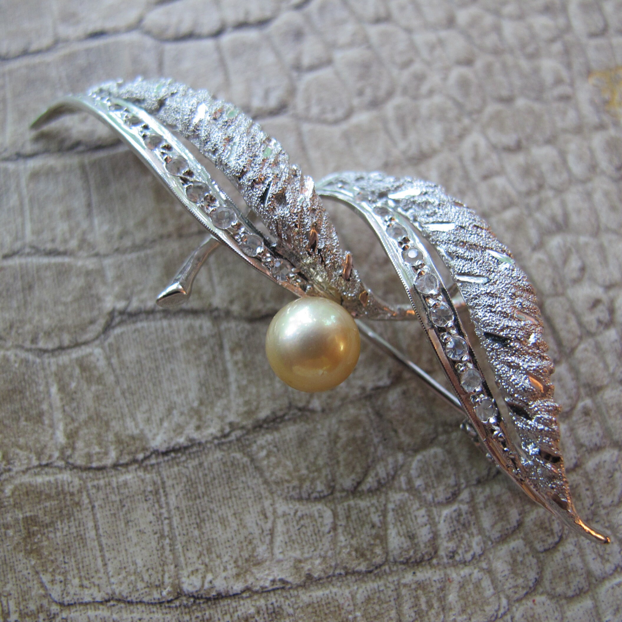 KRS 925 Fine Silver Textured Floral Leaf & Cultured Pearl Brooch
