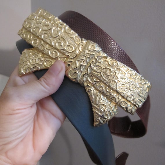 Big GOLD Fashion Bow Belt Buckle by Accessorcraft NYC W  display picture 3