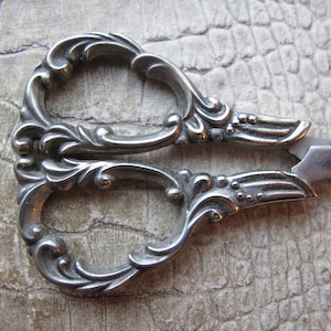 Forbici da cucito o da ricamo, forbici da artigianato o forbici da carta piccole in stile antico color argento, graziose, probabilmente repliche vintage, lame COSÌ COME SONO