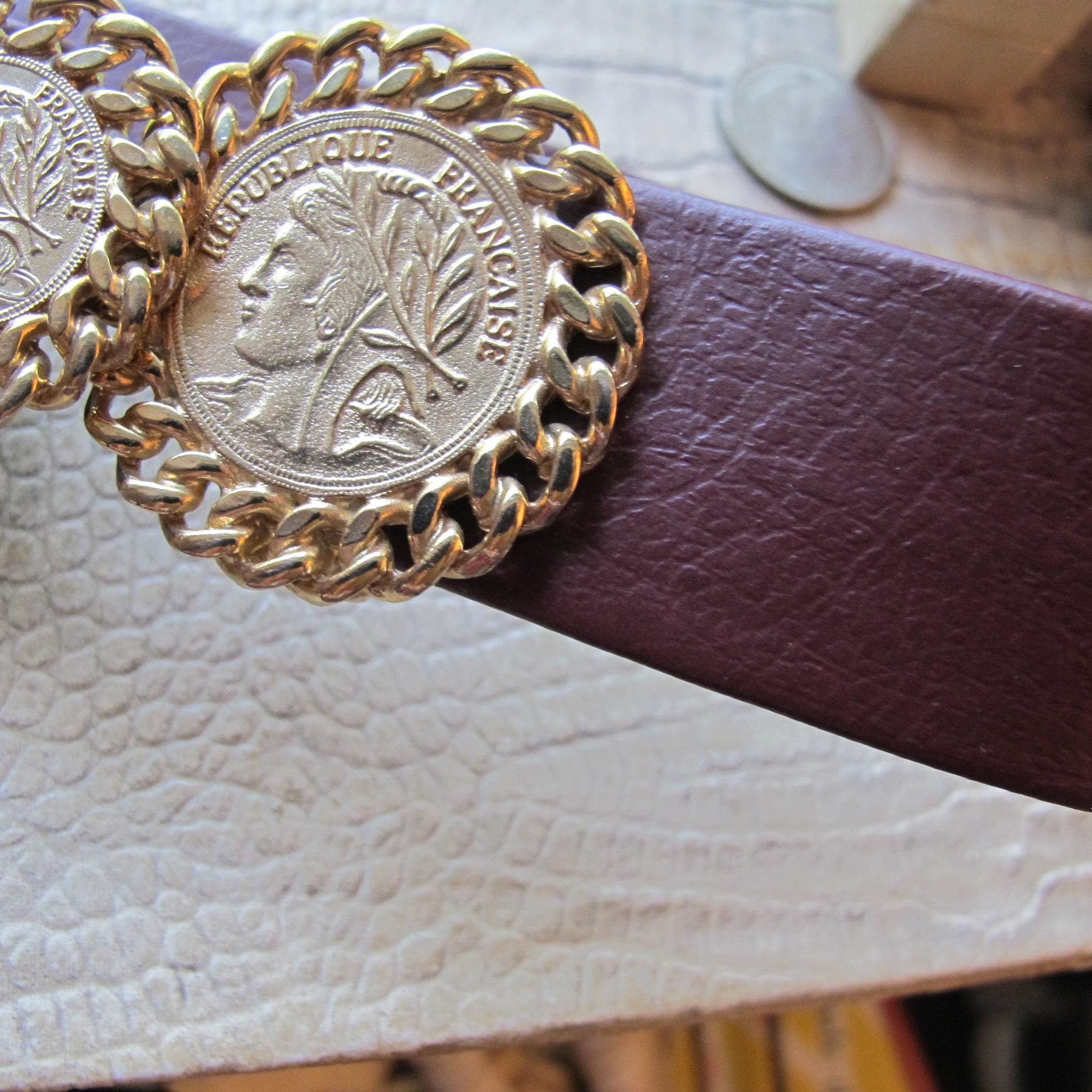 VTG Mimi Di N Bow Belt 1986 Gold Interlocking Front‎ Clasp Statement Belt Buckle Genuine Vintage Retro Circle Studded Leather Belt  main image 3