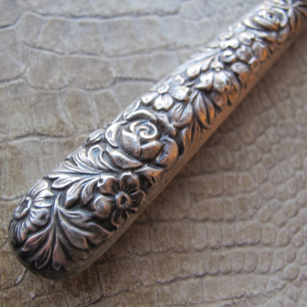 Repousse Sterling Silver Floral Pastry Small Knife. Kirk Stieff Style. American Silversmith. Elegant Tabletop Sterling Silver, Vintage Age