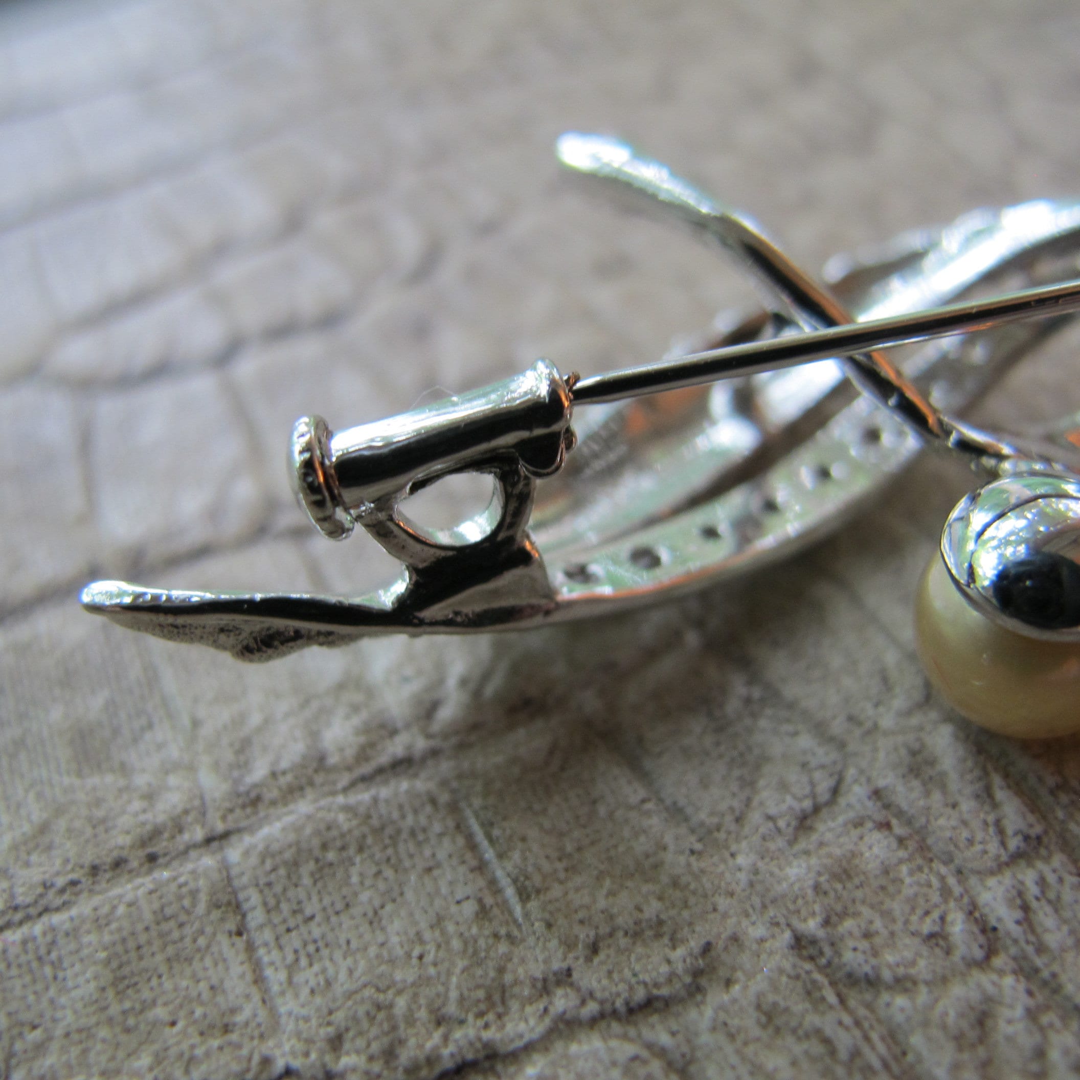 KRS 925 Fine Silver Textured Floral Leaf & Cultured Pearl Brooch