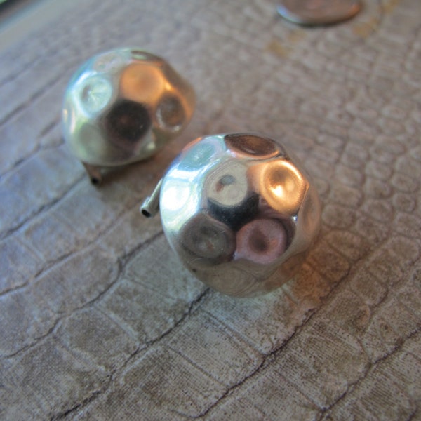 Ilaria Sterling Silver Artisan Artist Signed Domed Clip Back Earrings. Peru Peruvian Artist Signed Ilaria 925, Classic Iconic Hammered Form