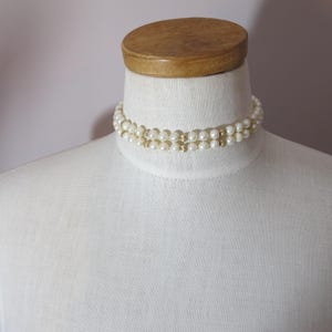 Halsband med odlade längre pärlor och 14k guldräfflade pärlor, dödsbo, en ägare, vintage 70-tal, japanska saltvattenspärlpärlor, i befintligt silke bild 11