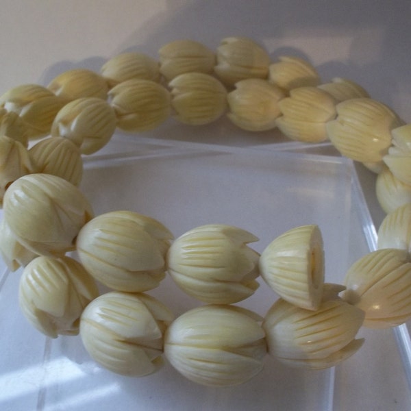 Antique Vintage Hand-Carved Creamy Ivory Bone-Tone Pikake Flower Blossom Bead Necklace/ Antique Hawaiian Jewelry/ Hawaii Pikake Carved Beads
