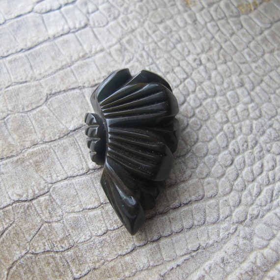 Deeply Carved Art Deco Bakelite Dress Clip, Ameri… - image 7