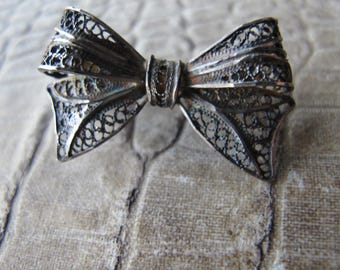 Broche pequeño de plata antigua con forma de cannetille, estilo portugués, estilo Ann Seton, del siglo XVIII al siglo XX.