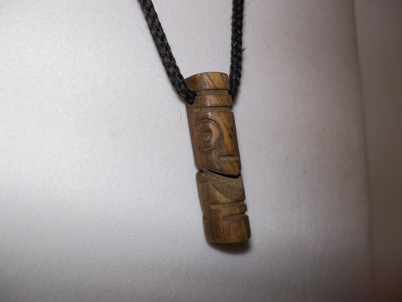 Hawaiian wood necklace Clearance