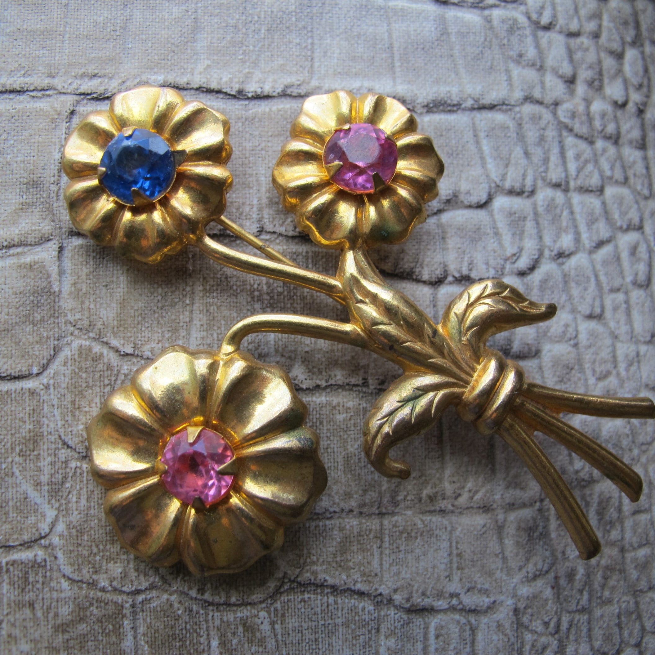 Broche Vintage Années 40-50 - Bouquet De Fleurs En Métal Doré - Bijou Ancien Rétro - Parfaite Pour Manteau Ou Veste