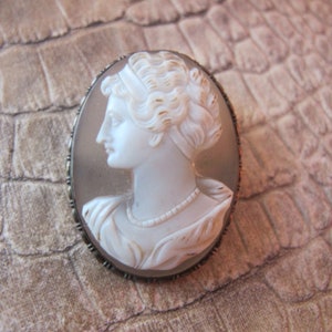 Fine Hardstone Hand Carved Cameo set in Silver Brooch Pin, Sardonyx Cameo Jewelry. Antique to Vintage Cameo Collectible Brooch, Lady Carving