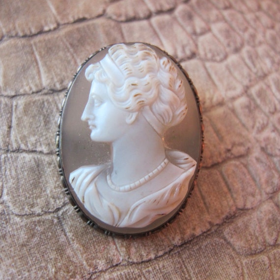 Hardstone Hand Carved Cameo set in Silver Brooch … - image 1