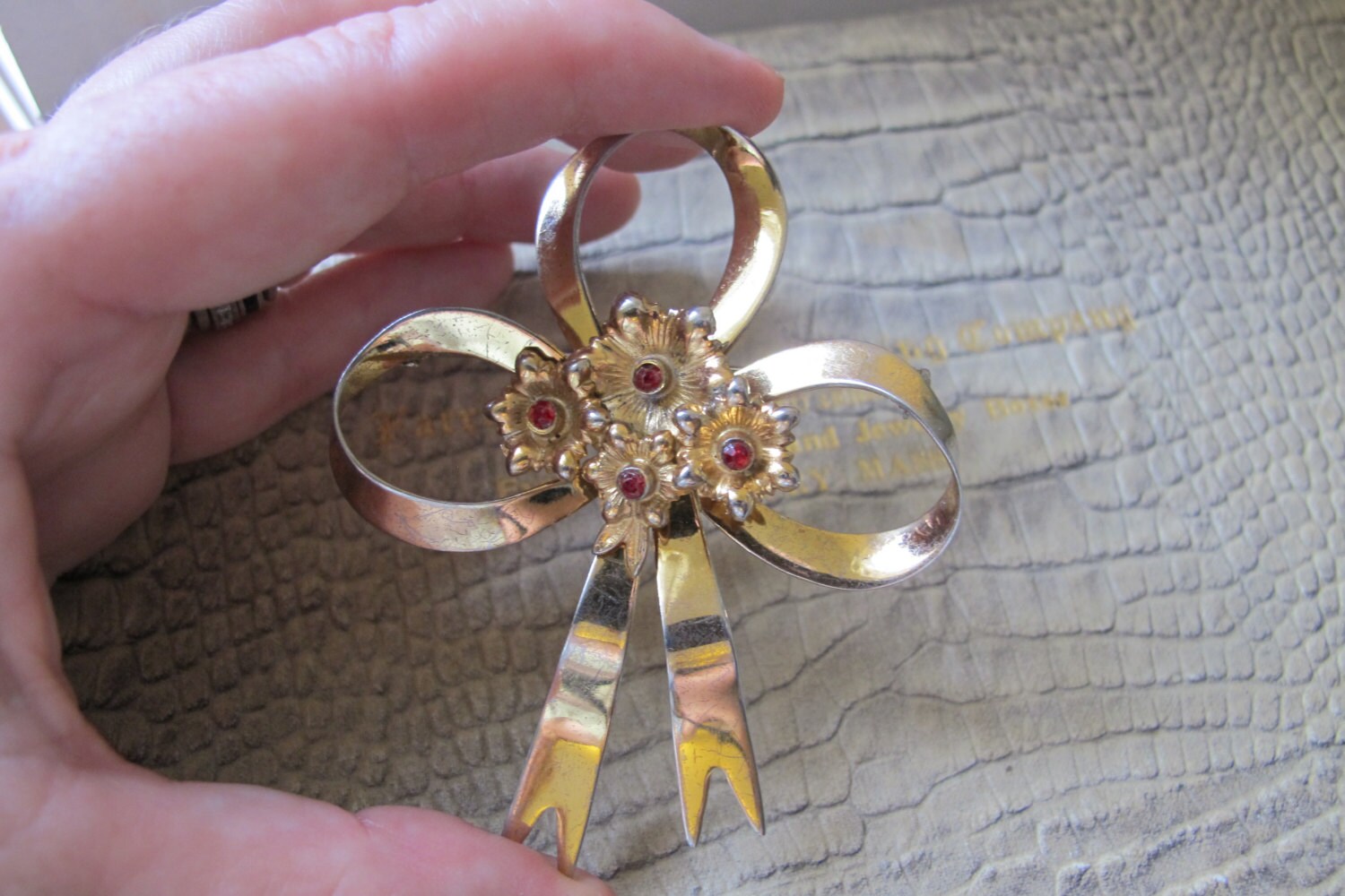 Prada Gold Bow Barette/Clip Set 4PCS Metal Hair Barrettes Gold Barrette Bow Clips Flat  main image 2
