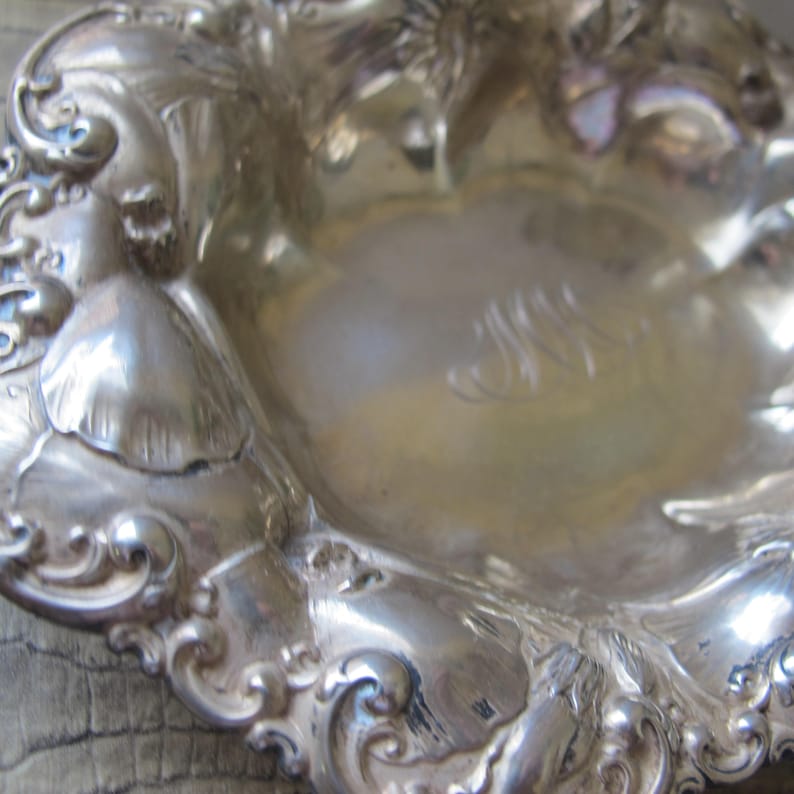 Bonbon Dish Bowl,Engraved Monogram MM or WW Hallmarked /& Stamped Sterling 6202 Signed Whiting Bros Sterling Silver Repousse Floral Dish