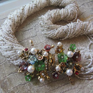 Collana con perline di vetro a più fili, modello TORSADE, con perline di vetro Tutti Frutti Jardinière e perline di perle finte.