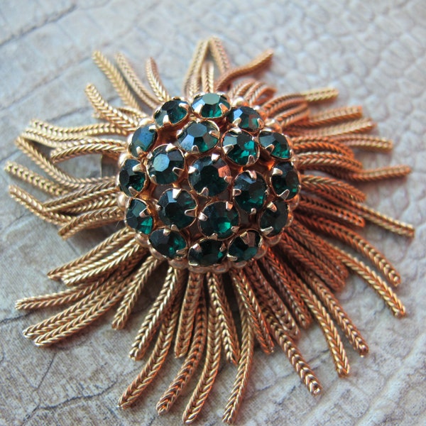 Napier Fringe Chain Starburst Brooch Pin, Gold Tone 1950s Napier, Green Stone, Rhinestone, Austrian Crystal Fine Costume Fashion Jewelry Pin