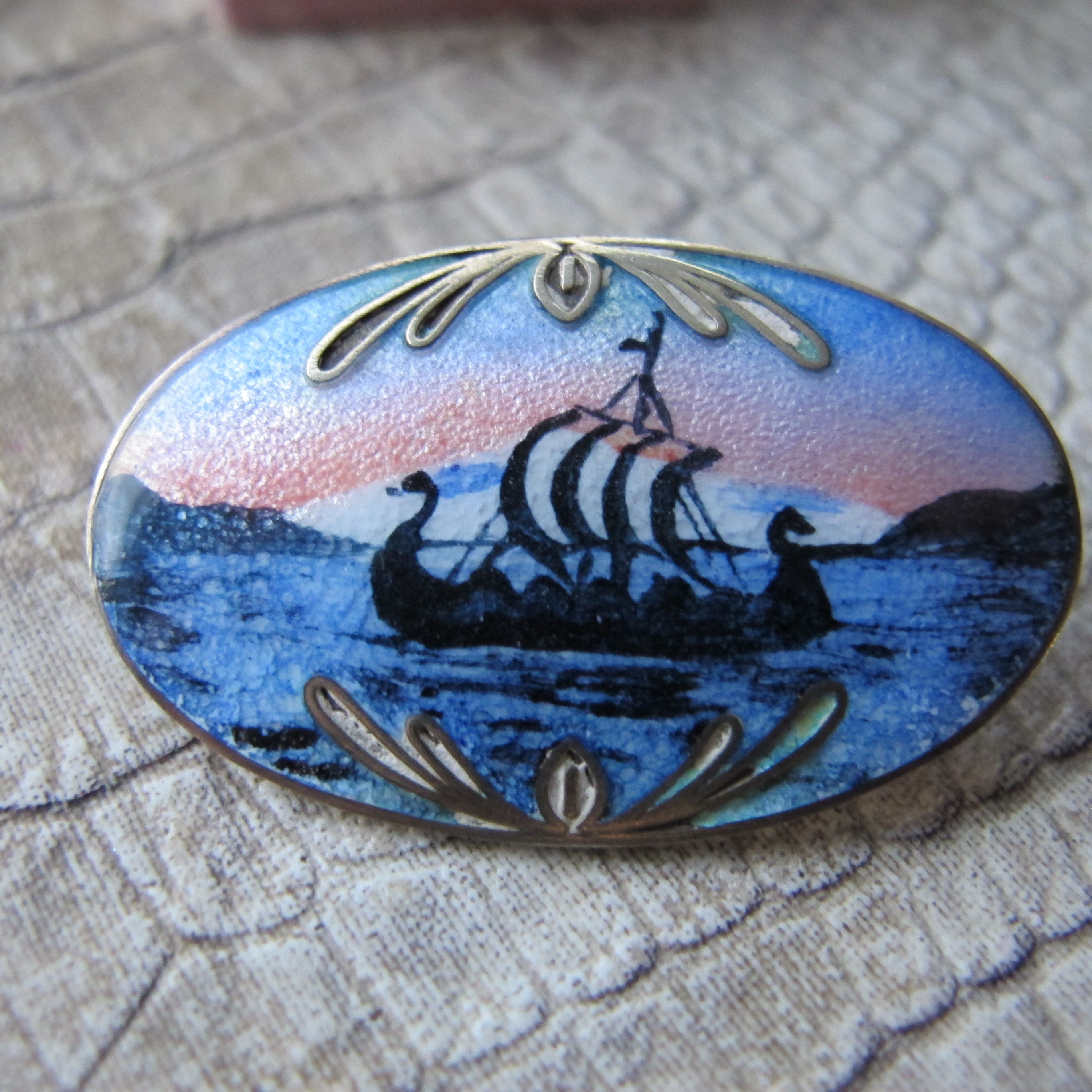 Norway enamel brooch - Etsy 日本