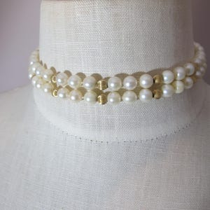 Halsband med odlade längre pärlor och 14k guldräfflade pärlor, dödsbo, en ägare, vintage 70-tal, japanska saltvattenspärlpärlor, i befintligt silke bild 10