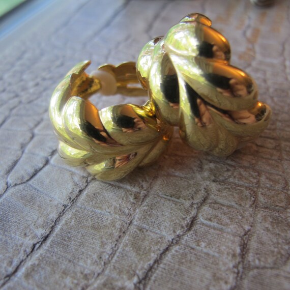 Joan Rivers Gold Fashion Hoop Clip Back Earrings.… - image 4