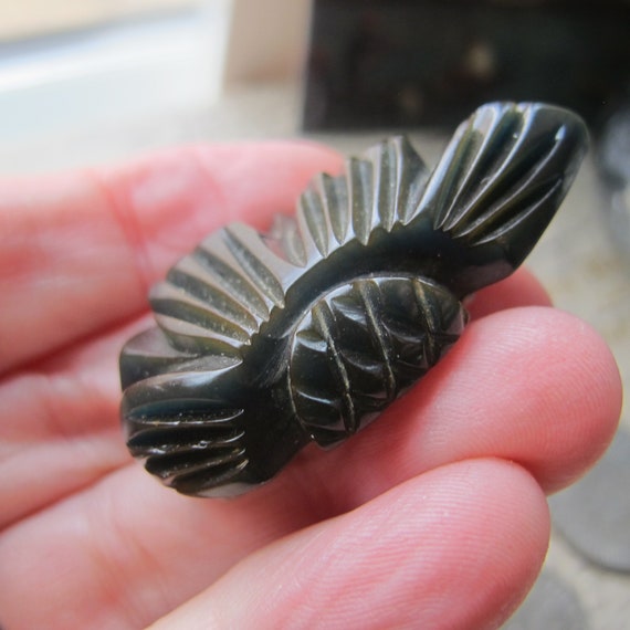 Deeply Carved Art Deco Bakelite Dress Clip, Ameri… - image 4