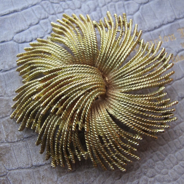 Celebrity NY Statement Gold Tone Bold Textured Sea Anemone Brooch, Larger Size Pin, Designer Signed Celebrity N Y, Vintage 1960's Brooch