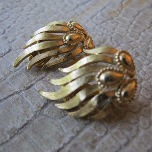 Monet Gold Tone Flame Mini Climber Clip Back Vintage Earrings, Ear Clips, Non Pierced Costume Fashion, American Style, AS IS Condition