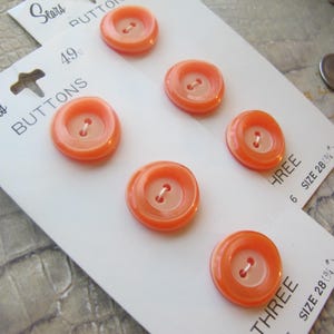 Creamsicle - Naranja con crema, fabricado en Japón, botones de costura de stock antiguo, 1 hoja, 3 botones a juego estilo blusa, manualidades de primavera