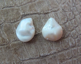 2 Baroque Salt Water Pearls Loose Beads Jewelry Design Parts Supply Elements. Look Non Nacreous Style Vintage Age Unset Pearls to Set Design