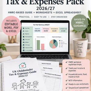 Può includere: Un pacchetto digitale per assistenti all'infanzia nel Regno Unito con guida fiscale 2026/27, fogli di lavoro e un foglio Excel. L'immagine mostra un computer portatile con un riepilogo fiscale, documenti stampati e una tazza con il testo Small Steps Big Goals.