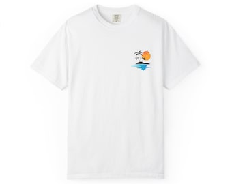 Camiseta gráfica Paradise Beach / Diseño de palmeras al atardecer tropical