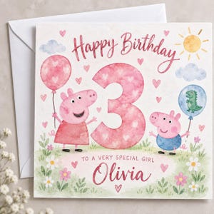 Pode incluir: Um cartão de aniversário quadrado com Peppa Pig e George Pig num campo de flores. O cartão apresenta o texto Happy Birthday, o número 3 e o nome Olivia com a frase TO A VERY SPECIAL GIRL.