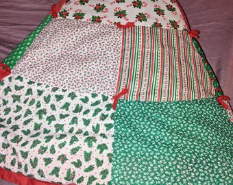 VTG Handmade Quilted Patchwork Christmas Tree Skirt Reversible Red Green 42"