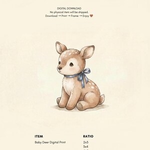 Op de afbeelding: Een digitale print van een lichtbruin reekalfje met witte vlekken, met een blauw lint gestrikt om de nek. De tekst luidt: DIGITAL DOWNLOAD, No physical item will be shipped, Download -> Print -> Frame -> Enjoy, ITEM, Baby Deer Digital Print, RATIO, 2x3, 3x4, 4x5, ISO.