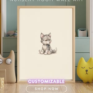 Puede incluir: Un cuadro decorativo enmarcado con una ilustraci&oacute;n centrada de un cachorro peque&ntilde;o de color gris y blanco sentado. El cachorro lleva una cinta oscura alrededor del cuello. El texto NURSERY ROOM WALL ART aparece arriba, y CUSTOMIZABLE y SHOP NOW abajo.