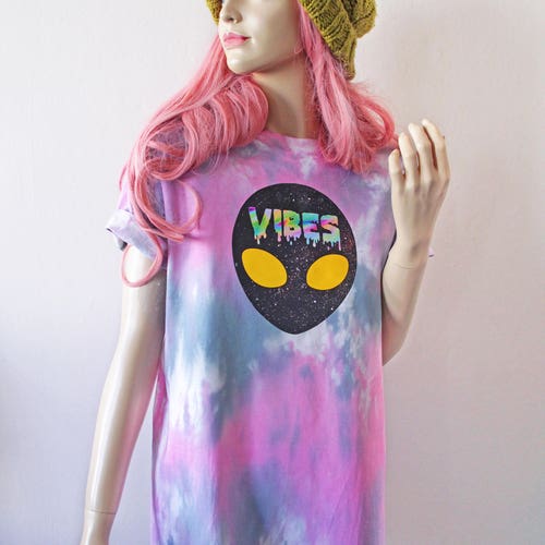 rue tie dye alien shirt