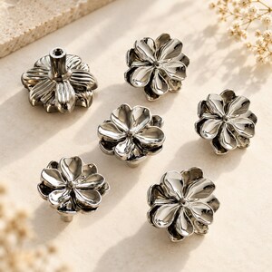 Silver Flower Knobs, Floral Cabinet Knobs, Chrome Drawer Knobs, Decorative Dresser Knobs, Modern Furniture Hardware imagen 9