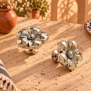 Silver Flower Cabinet Knobs, Floral Drawer Pulls, French Vintage Dresser Knobs, Decorative Furniture Hardware for Vanity Nightstand