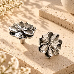 Silver Flower Knobs, Floral Cabinet Knobs, Chrome Drawer Knobs, Decorative Dresser Knobs, Modern Furniture Hardware imagen 5