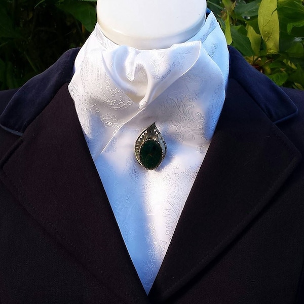 pretied stock tie