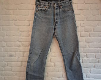 Vintage Levi’s 501 Jeans 1997 – Raw Hem – High Rise Straight Fit Denim – W27 (Vintage Fit) – Classic 90s Levis