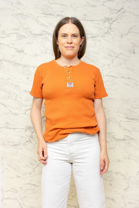 levi's orange t shirt