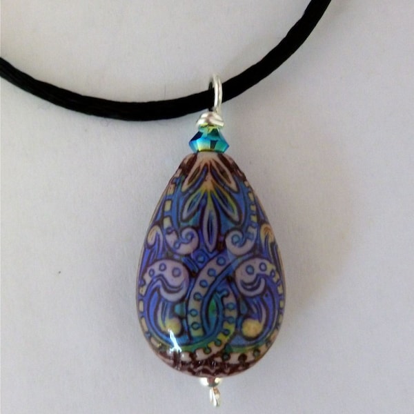 Teardrop mood pendant