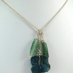 ancient roman glass necklace