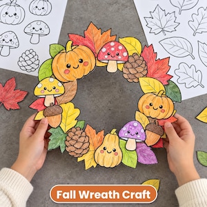 Puede incluir: Una corona artesanal circular hecha de recortes de papel con ilustraciones a color de calabazas, setas, piñas, bellotas y hojas de otoño con caras sonrientes. La corona está dispuesta en forma de anillo e incluye el texto Fall Wreath Craft.