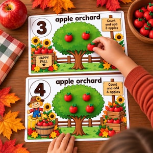 Peut inclure: Deux cartes d'activités éducatives intitulées apple orchard illustrant des arbres, des tournesols et des caisses en bois. Une carte affiche le chiffre 3 avec pour consigne de compter et ajouter 3 pommes, l'autre le chiffre 4 avec 4 pommes.