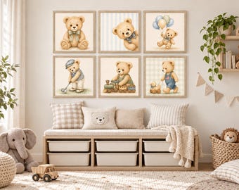 Könnte beinhalten: Ein Set aus sechs quadratischen Wandbildern mit Illustrationen von Teddybären bei verschiedenen Aktivitäten, darunter das Spielen mit einer Spielzeugeisenbahn, das Halten von Luftballons und Golfen, über einer Holzbank mit weißen Boxen.