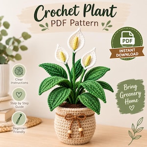 Può includere: Una pianta di giglio della pace all'uncinetto con tre spate bianche e spadici gialli, foglie verde scuro in un vaso beige lavorato all'uncinetto con un fiocco marrone e perline di legno. Testo: Crochet Plant PDF Pattern e Instant Download.