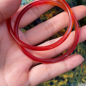 Set di bracciali rigidi in agata rossa - Gioielli con cristalli arancioni e rossi traslucidi, portafortuna cinese, braccialetti impilabili boho, regalo per lei